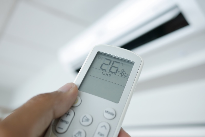 Jak efektywnie wykorzystać klimatyzator z funkcją grzania do ogrzewania pomieszczeń?